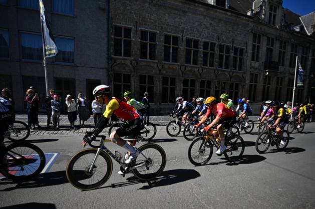 Ronde van Vlaanderen 2025 - Men Elite OUDENAARDE, BELGIUM - APRIL 06 : Illustration picture of the peloton pictured during the 109th edition of the Ronde van Vlaanderen, an UCI World Tour cycling race for Men Elite with start in Bruges and finish in Oudenaarde after 268,9 km on April 6, 2025 in Oudenaarde, Belgium, 06 04 2025 Oudenaarde Belgium  Copyright: xTomasxSiskx