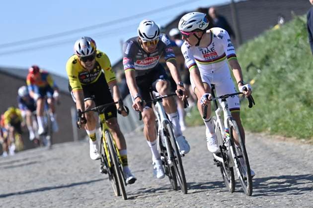 Ronde van Vlaanderen 2025 - Men Elite OUDENAARDE, BELGIUM - APRIL 06 : Pogacar Tadej (SLO) of UAE Team Emirates - XRG, Van Aert Wout (BEL) of Team Visma - Lease a Bike, Van Der Poel Mathieu (NED) of Alpecin-Deceuninck pictured during the 109th edition of the Ronde van Vlaanderen, an UCI World Tour cycling race for Men Elite with start in Bruges and finish in Oudenaarde after 268,9 km on April 6, 2025 in Oudenaarde, Belgium, 06 04 2025 ( Motor drive Guy De Vuyst - Oudenaarde Belgium  Copyright: xJanxDexMeuleneirx
