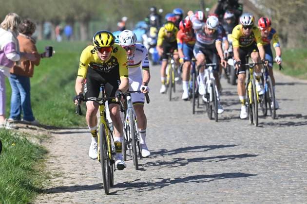 Ronde van Vlaanderen 2025 - Men Elite OUDENAARDE, BELGIUM - APRIL 06 : Jorgenson Matteo (USA) of Team Visma - Lease a Bike, Pogacar Tadej (SLO) of UAE Team Emirates - XRG pictured during the 109th edition of the Ronde van Vlaanderen, an UCI World Tour cycling race for Men Elite with start in Bruges and finish in Oudenaarde after 268,9 km on April 6, 2025 in Oudenaarde, Belgium, 06 04 2025 ( Motor drive Guy De Vuyst - Oudenaarde Belgium  Copyright: xJanxDexMeuleneirx
