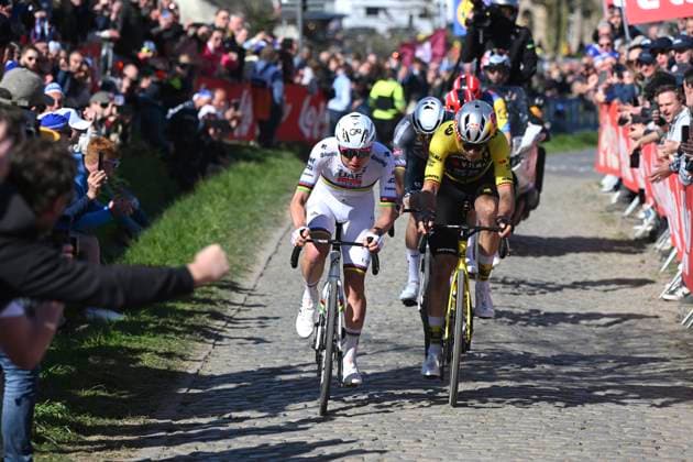 Ronde van Vlaanderen 2025 - Men Elite OUDENAARDE, BELGIUM - APRIL 06 : Pogacar Tadej (SLO) of UAE Team Emirates - XRG, Van Aert Wout (BEL) of Team Visma - Lease a Bike, Van Der Poel Mathieu (NED) of Alpecin - Deceuninck pictured during the 109th edition of the Ronde van Vlaanderen, an UCI World Tour cycling race for Men Elite with start in Bruges and finish in Oudenaarde after 268,9 km on April 6, 2025 in Oudenaarde, Belgium, 06 04 2025 ( Motor drive Guy De Vuyst - Oudenaarde Belgium  Copyright: xDarioxBelingherix xPoolx