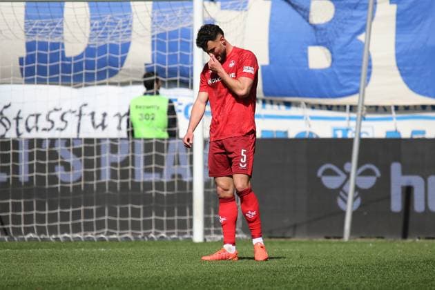 06 04 2025, xmohx, Soccer 2 Bundesliga, 1 FC Magdeburg 1 FC Kaiserslautern v l Maximilian Bauer 1 FC Kaiserslautern Disappointed, sad, frustrated DFL DFB REGULATIONS PROHIBIT ANY USE OF PHOTOGRAPHS as IMAGE SEQUENCES and or QUASI VIDEO Magdeburg