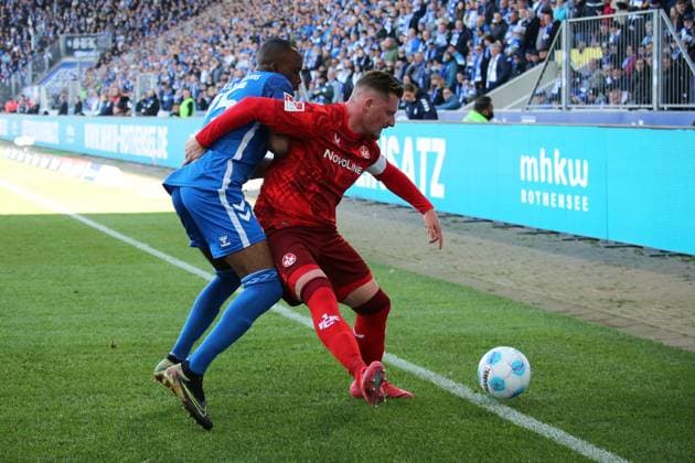 06 04 2025, xmohx, Fußball 2 Bundesliga, 1 FC Magdeburg 1 FC Kaiserslautern v l Silas Gnaka 1 FC Magdeburg Marlon Ritter 1 FC Kaiserslautern Zweikampf, Aktion, action, battle for the ball DFL DFB REGULATIONS PROHIBIT ANY USE OF PHOTOGRAPHS as IMAGE SEQUENCES and or QUASI VIDEO Magdeburg