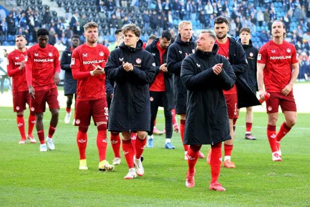 06 04 2025, xmohx, Soccer 2 Bundesliga, 1 FC Magdeburg 1 FC Kaiserslautern v l FCK players Disappointed, sad, frustrated DFL DFB REGULATIONS PROHIBIT ANY USE OF PHOTOGRAPHS as IMAGE SEQUENCES and or QUASI VIDEO Magdeburg