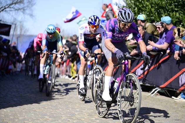Ronde van Vlaanderen 2025 - Men Elite OUDENAARDE, BELGIUM - APRIL 06 : Matthews Michael (AUS) of Team Jayco AlUla pictured during the 109th edition of the Ronde van Vlaanderen, an UCI World Tour cycling race for Men Elite with start in Bruges and finish in Oudenaarde after 268,9 km on April 6, 2025 in Oudenaarde, Belgium, 06 04 2025 ( Motordriver Guy De Vuyst - Oudenaarde Belgium  Copyright: xNicoxVereeckenx
