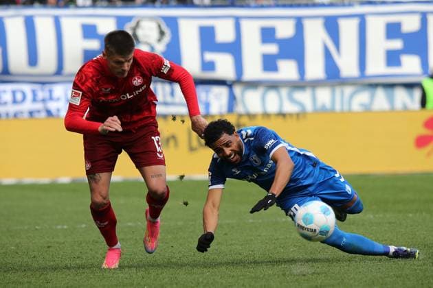 06 04 2025, xmohx, Fußball 2 Bundesliga, 1 FC Magdeburg 1 FC Kaiserslautern v l Erik Wekesser 1 FC Kaiserslautern Xavier Amaechi 1 FC Magdeburg Zweikampf, Aktion, action, battle for the ball DFL DFB REGULATIONS PROHIBIT ANY USE OF PHOTOGRAPHS as IMAGE SEQUENCES and or QUASI VIDEO Magdeburg
