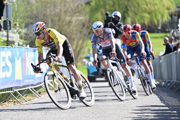 Ronde van Vlaanderen 2025 - Men Elite OUDENAARDE, BELGIUM - APRIL 06 : Van Aert Wout (BEL) of Team Visma - Lease a Bike, Van Der Poel Mathieu (NED) of Alpecin - Deceuninck pictured during the 109th edition of the Ronde van Vlaanderen, an UCI World Tour cycling race for Men Elite with start in Bruges and finish in Oudenaarde after 268,9 km on April 6, 2025 in Oudenaarde, Belgium, 06 04 2025 ( Motor drive Guy De Vuyst - Oudenaarde Belgium  Copyright: xJanxDexMeuleneirx