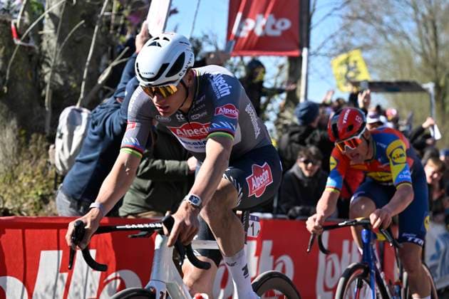 Ronde van Vlaanderen 2025 - Men Elite OUDENAARDE, BELGIUM - APRIL 06 : Van Der Poel Mathieu (NED) of Alpecin - Deceuninck pictured during the 109th edition of the Ronde van Vlaanderen, an UCI World Tour cycling race for Men Elite with start in Bruges and finish in Oudenaarde after 268,9 km on April 6, 2025 in Oudenaarde, Belgium, 06 04 2025 ( Motor drive Guy De Vuyst - Oudenaarde Belgium  Copyright: xJanxDexMeuleneirx
