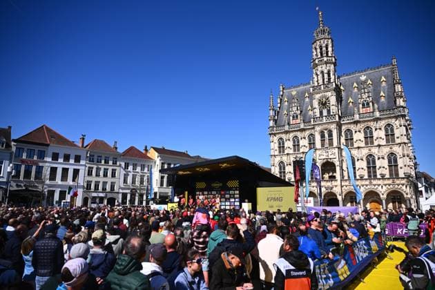 Ronde van Vlaanderen 2025 - Women Elite OUDENAARDE, BELGIUM - APRIL 06 : Illustration picture of the start podium pictured during the 22th edition of the Ronde van Vlaanderen for Women Elite, an UCI Women s World Tour cycling race organized by Flanders Classics with start and finish in Oudenaarde after 168,8 km on April 6, 2025 in Oudenaarde, Belgium, 06 04 2025 Oudenaarde Belgium  Copyright: xGregoryxVanxGansenx