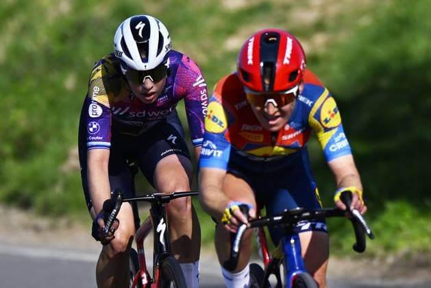 Dutch Mischa Bredewold of SD Worx-Protime and Australian Lauretta Hanson of Lidl-Trek pictured in action during the women s race of the Ronde van Vlaanderen Tour des Flandres Tour of Flanders one day cycling race, 168,8k with start and finish in Oudenaarde, Sunday 06 April 2025. JASPERxJACOBS  x119639610x
