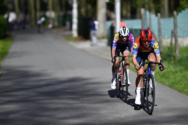 Dutch Mischa Bredewold of SD Worx-Protime and Australian Lauretta Hanson of Lidl-Trek pictured in action during the women s race of the Ronde van Vlaanderen Tour des Flandres Tour of Flanders one day cycling race, 168,8k with start and finish in Oudenaarde, Sunday 06 April 2025. JASPERxJACOBS  x119639612x