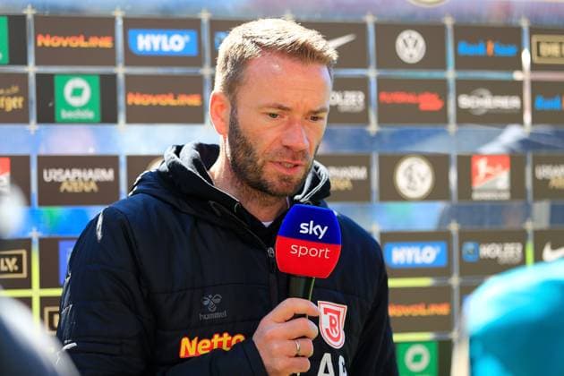 06 04 2025, xrhsx, Soccer 2 Bundesliga, SV Elversberg Jahn Regensburg v l Coach Coach Andreas Patz SSV Jahn Regensburg at SKY after the match DFL DFB REGULATIONS PROHIBIT ANY USE OF PHOTOGRAPHS as IMAGE SEQUENCES and or QUASI VIDEO Elversberg