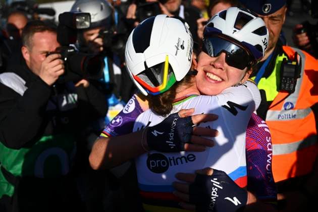 Ronde van Vlaanderen 2025 - Women Elite OUDENAARDE, BELGIUM - APRIL 06 : Kopecky Lotte (BEL) of Team SD Worx - Protime celebrates the victory during the 22th edition of the Ronde van Vlaanderen for Women Elite, an UCI Women s World Tour cycling race organized by Flanders Classics with start and finish in Oudenaarde after 168,8 km on April 6, 2025 in Oudenaarde, Belgium, 06 04 2025 Oudenaarde Belgium  Copyright: xGregoryxVanxGansenx