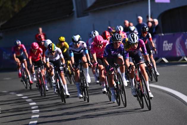 Ronde van Vlaanderen 2025 - Women Elite OUDENAARDE, BELGIUM - APRIL 06 : illustration picture of the riders pictured during the 22th edition of the Ronde van Vlaanderen for Women Elite, an UCI Women s World Tour cycling race organized by Flanders Classics with start and finish in Oudenaarde after 168,8 km on April 6, 2025 in Oudenaarde, Belgium, 06 04 2025 Oudenaarde Belgium  Copyright: xGregoryxVanxGansenx