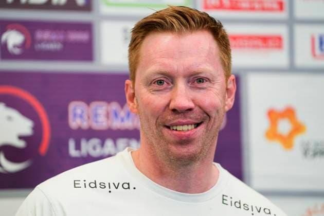 Eliteserien i handball 24 25: Halden - Elverum Halden 20250406. Elverums trener Borge Lund i pausen under eliteserien i handball for herrer mellom Halden og Elverum i Halden Arena. Foto: Javad Parsa NTB Halden Norge EDITORIAL USE ONLY. RESTRICTED USE FOR BETTING COMPANIES Ref:_SPOJM_FGg8Wh08.jpg *** Eliteserien in handball 24 25 Halden Elverum Halden 20250406 Elverums coach Borge Lund at halftime during the mens handball Elite Series between Halden and Elverum in Halden Arena Photo Javad Parsa NTB Halden Norway EDITORIAL USE ONLY RESTRICTED USE FOR BETTING COMPANIES  Copyright: xJavadxParsax xNTBx