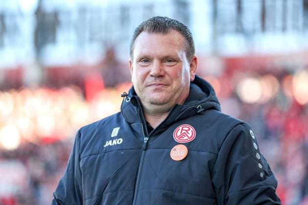 2025 04 06, Football, 3 Liga, Rot Weiss Essen FC Hansa Rostock, Stadion Hafenstraße, Saison 2024 2025 Head coach Uwe Koschinat RWE DFB regulations prohibit any use of photographs as image sequences and or quasi video Nordrhein Westfalen Germany
