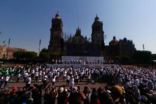 April 6, 2025, Mexico City, Ciudad de Mexico, Mexico: Persons take part during the National Boxing Class at main square Zocalo. on April 6, 2025 in Mexico City, Mexico. Mexico City Mexico - ZUMAe321 20250406_zsa_e321_011 Copyright: xCarlosxSantiagox