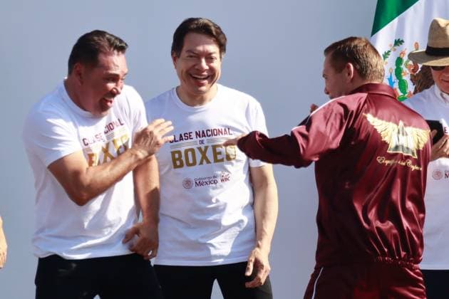 April 6, 2025, Mexico City, Ciudad de Mexico, Mexico: Boxing legend, Julio Cesar Chavez and Mario Delgado, MexicoÃ¢â‚¬â ¢s Minister of Public Education during the National Boxing Class at main square Zocalo. on April 6, 2025 in Mexico City, Mexico. Mexico City Mexico - ZUMAe321 20250406_zsa_e321_027 Copyright: xCarlosxSantiagox