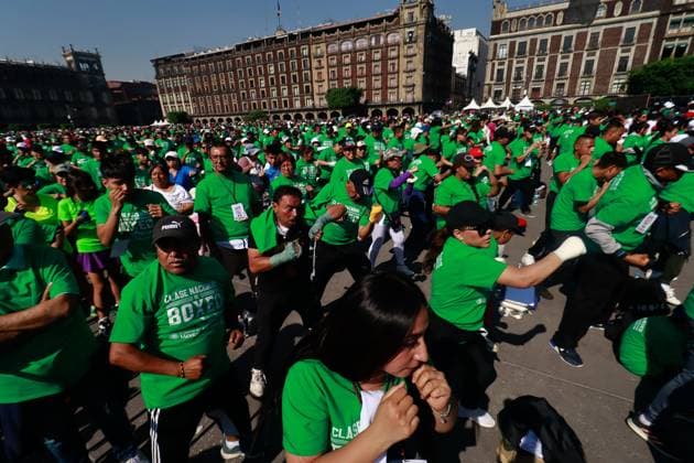 April 6, 2025, Mexico City, Ciudad de Mexico, Mexico: Persons take part during the National Boxing Class at main square Zocalo. on April 6, 2025 in Mexico City, Mexico. Mexico City Mexico - ZUMAe321 20250406_zsa_e321_051 Copyright: xCarlosxSantiagox