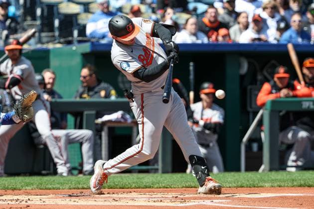 MLB, Baseball Herren, USA 2025: Orioles Vs Royals APR 06 April 6, 2025: Baltimore Orioles catcher Adley Rutschman (35) hits a single against the Kansas City Royals during the first inning of an MLB baseball game at Kauffman Stadium in Kansas City, MO. David Smith CSM (Credit Image: Â David Smith Cal Media) Kansas City Mo United States of America EDITORIAL USE ONLY Copyright: xx ZUMA-20250406_zma_c04_052.jpg DavidxSmithx csmphotothree373600