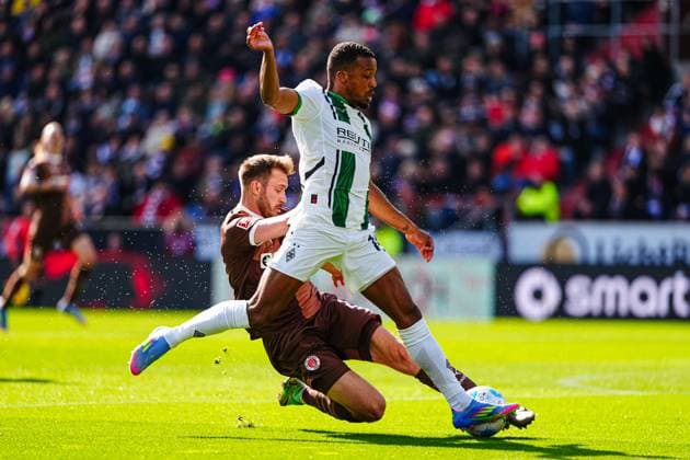 Alassane Plea Borussia Moenchengladbach, 14 , Lars Ritzka FC St Pauli, 21 GER, FC St Pauli vs Borussia Moenchengladbach, Football, Bundesliga, Matchday 28, Season 2024 25, 06 04 2025 DFL REGULATES PROHIBIT ANY USE OF PHOTOGRAPHS AS IMAGE SEQUENCES AND OR QUASI VIDEO GER, FC St Pauli vs Borussia Moenchengladbach, Football, Bundesliga, Matchday 28, Season 2024 25, 06 04 2025 Hamburg Copyright: xEibner-Pressefoto MarcelxvonxFehrnx EP_MFN