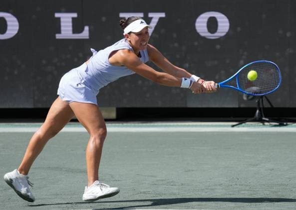 Tennis, WTA tournament in Charleston, final, Pegula beats Kenin