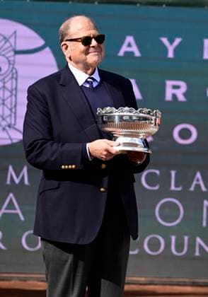 April 6, 2025, Houston, Tx, United States of America: Title sponsor, chairman of Fayez Sarofim & Company CHRISTOPHER SAROFIM presents the championship trophy after Jenson Brooksby (USA) defeated Frances Tiafoe (USA) 6-6, 6-2 to win the Men s Clay Court Championships on April 3, 2025 at the River Oaks Country Club in Houston, Texas. Houston United States of America - ZUMAw132 20250406_zap_w132_002 Copyright: xTomxWalkox