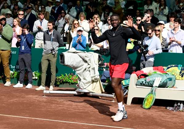 April 6, 2025, Houston, Tx, United States of America: FRANCES TIAFOE waves to the crowd after Jenson Brooksby (USA) defeated Frances Tiafoe (USA) 6-6, 6-2 to win the Men s Clay Court Championships on April 3, 2025 at the River Oaks Country Club in Houston, Texas. Houston United States of America - ZUMAw132 20250406_zap_w132_011 Copyright: xTomxWalkox
