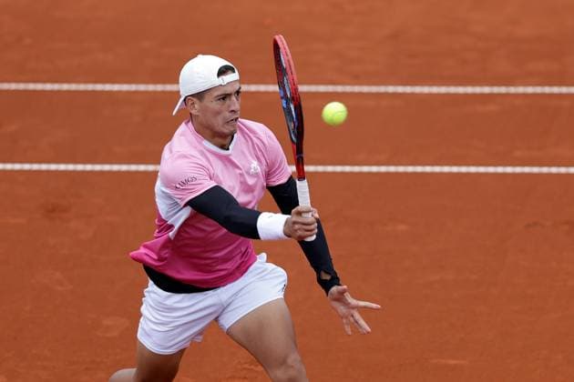 (250407) -- BUCHAREST, April 7, 2025 -- Sebastian Baez of Argentina returns the ball to Flavio Cobolli of Italy during the final match of ATP, Tennis Herren 250 Tiriac Open tennis tournament in Bucharest, Romania, April 6, 2025. (Photo by Xinhua) (SP)ROMANIA-BUCHAREST-TENNIS-ATP 250-TIRIAC OPEN-FINAL CristianxCristel 