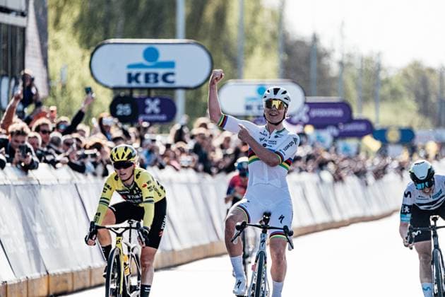 2025 Ronde Van Vlaanderen Picture by Zac Williams SWpix.com - 06 04 2025 - Cycling - 2025 Ronde Van Vlaanderen, Belgium - Lotte Kopecky, SD Worx, wins the 2025 Ronde Van Vlaanderen. Copyright: x xSWpix.comx(t axPhotographyxHubxLtd)xZacxWilliams SWpix.comx SWP-2645
