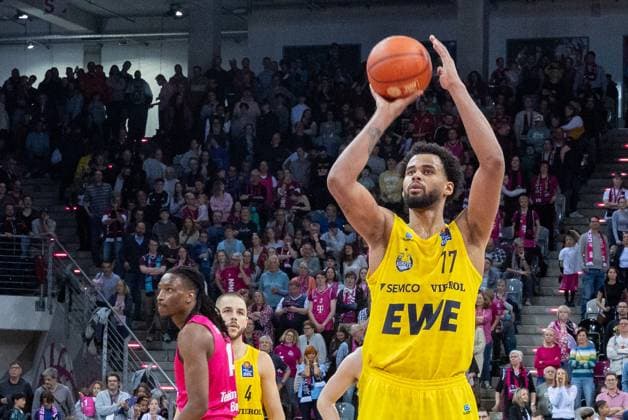 Norris Agbakoko EWE Baskets Oldenburg, 17 on free throw Telekom Baskets Bonn vs EWE Baskets Oldenburg, Basketball, easy Credit BBL, Matchday 27, 2024 2025, 06 04 2025 Telekom Baskets Bonn vs EWE Baskets Oldenburg, Basketball, easy Credit BBL, Matchday 27, 2024 2025, 06 04 2025 Bonn Copyright: xEibner-Pressefoto GerhardxWingenderx EP_GWR