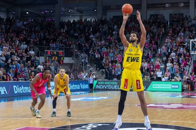 Norris Agbakoko EWE Baskets Oldenburg, 17 on free throw Telekom Baskets Bonn vs EWE Baskets Oldenburg, Basketball, easy Credit BBL, Matchday 27, 2024 2025, 06 04 2025 Telekom Baskets Bonn vs EWE Baskets Oldenburg, Basketball, easy Credit BBL, Matchday 27, 2024 2025, 06 04 2025 Bonn Copyright: xEibner-Pressefoto GerhardxWingenderx EP_GWR