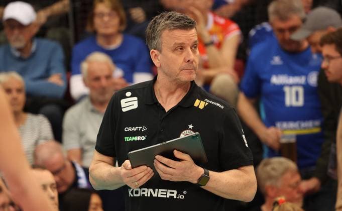 Stuttgart , Volleyball Womens Bundesliga PlayOffs semi-final match 1 , Allianz MTV Stuttgart vs Dresdner SC , Coach Alexander Waibl Dresden