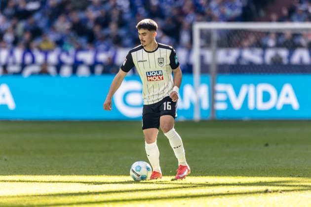 Soccer Men 2 Bundesliga 26 Matchday Season 2024 2025 FC Schalke 04 vs SSV Ulm 1846 Soccer 06 04 2024 16 Aaron Keller SSV Ulm 1846 Soccer DFL regulations prohibit any use of photographs as image sequences and or quasi video Gelsenkirchen Veltins Arena Nordrheinwestfalen Germany