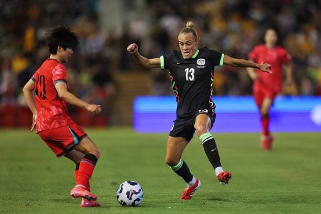 SOCCER AUSTRALIA SOUTH KOREA WOMEN, Tameka Yallop of Australia controls the ball during the Women s friendly match between Australia and South Korea at McDonald Jones Stadium in Newcastle, Monday, April 7, 2025. ( NO ARCHIVING, EDITORIAL USE ONLY, NO USE IN BOOKS WITHOUT CONSENT NEWCASTLE NEW SOUTH WALES AUSTRALIA  Copyright: xMARKxEVANSx 20250407198597019212