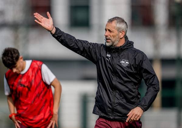 Leipzigs Cheftrainer Trainer Coach Marco Rose. Oeffentliches Training RB Leipzig am 25. Maerz 2025. Red Bull Akademie, Leipzig. Oeffentliches Training RB Leipzig *** Leipzigs head coach Coach Marco Rose Public training RB Leipzig on March 25, 2025 Red Bull Academy, Leipzig Public training RB Leipzig