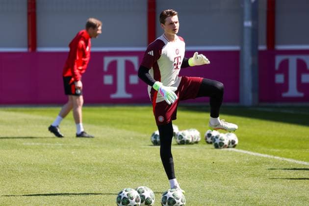 Jonas Urbig FC Bayern Muenchen, 40 , GER, Final training, FC Bayern Muenchen, Football, UEFA Champions League, Quarter-final first leg, 2024 2025 season, 07 04 2025, GER, Final training, FC Bayern Muenchen, Football, UEFA Champions League, Quarter-final first leg, 2024 2025 season, 07 04 2025 Muenchen Copyright: xEibner-Pressefoto JennixMaulx EP_JML