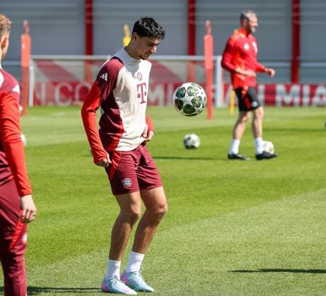 Aleksandar Pavlovic FC Bayern Muenchen, 45 with ball, GER, final training, FC Bayern Muenchen, football, UEFA Champions League, quarter-final first leg, 2024 2025 season, 07 04 2025, GER, final training, FC Bayern Muenchen, football, UEFA Champions League, quarter-final first leg, 2024 2025 season, 07 04 2025 Muenchen Copyright: xEibner-Pressefoto JennixMaulx EP_JML