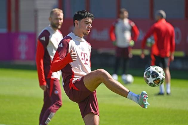 Aleksandar PAVLOVIC Bayern Muenchen on the ball, action,single picture,cropped single motif,half figure,half figure final training soccer Champions League quarterfinal FC Bayern Muenchen Inter Milan on 08 04 2025 , A L L I A N Z A R E N A
