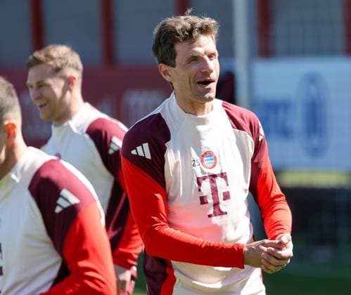 Thomas Mueller FC Bayern Muenchen, 25 laughs, has a good mood, emotions, fun, GER, final training, FC Bayern Muenchen, football, UEFA Champions League, quarter-final first leg, 2024 2025 season, 07 04 2025, GER, final training, FC Bayern Muenchen, football, UEFA Champions League, quarter-final first leg, 2024 2025 season, 07 04 2025 Muenchen Copyright: xEibner-Pressefoto JennixMaulx EP_JML