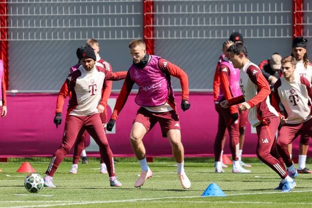 Eric Dier FC Bayern Muenchen, 15 with ball with Serge Gnabry FC Bayern Muenchen, 07 and Minjae Kim FC Bayern Muenchen, 03 , GER, Final training, FC Bayern Muenchen, Football, UEFA Champions League, Quarter-final first leg, 2024 2025 season, 07 04 2025, GER, Final training, FC Bayern Muenchen, Football, UEFA Champions League, Quarter-final first leg, 2024 2025 season, 07 04 2025 Muenchen Copyright: xEibner-Pressefoto JennixMaulx EP_JML