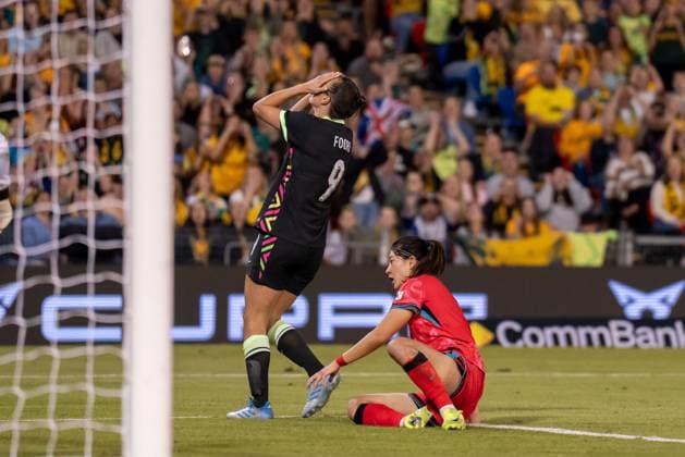 Newcastle, Australia, April 7th 2025: Caitlin Foord (9 Australia) laments missing a chance during the International Friendly, Länderspiel, Nationalmannschaft game between Australia and Korea Republic at McDonald Jones Stadium in Newcastle, Australia. (Noe Llamas SPP) Copyright: xNoexLlamasx xSPPx spp-en-NoLlSp-NLB05547