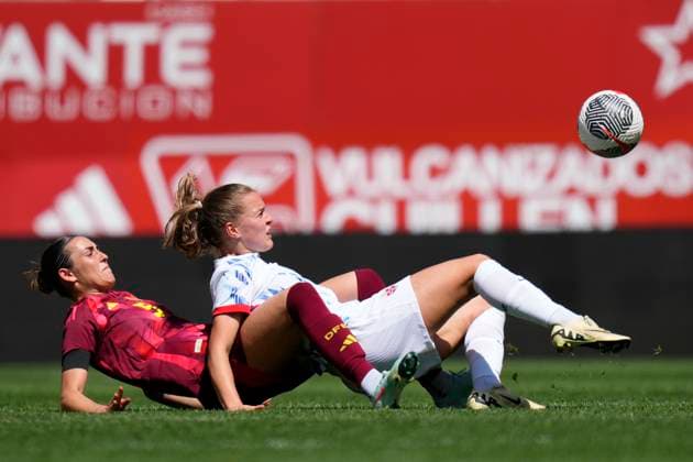 Sport Bilder des Tages Germany v Norway - Women s Under23 Tournament Final Selina Ostermeier of Germany and Bayer O4 Leverkusen and Iris Omarsdottir of Norway and Stabaek compete for the ball during the Women s Under23 Tournament Final between Germany Women s U23 and Norway Women s U23 at Estadio Enrique Roca on April 7, 2025 in Murcia, Spain. Murcia Spain  Copyright: xJosexBretonx originalFilename:bretonhernandez-germanyv250407_npa52.jpg