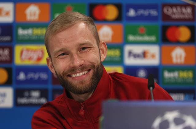 Football, Men, Champions League, Season 2024 2025, FC Bayern Munich, International Press Conference Konrad Laimer FC Bayern Munich at the press conference, head, portrait, smiling, grinning