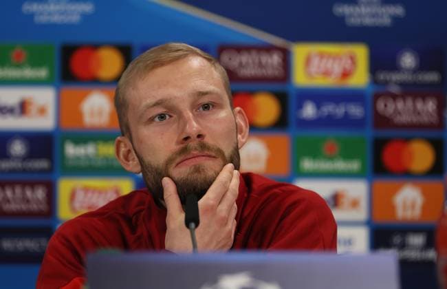 Football, Men, Champions League, Season 2024 2025, FC Bayern Munich, International Press Conference Konrad Laimer FC Bayern Munich at the press conference, head, portrait, thinking, thoughtful, hand on chin