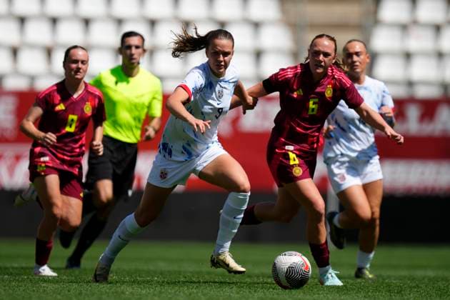 Germany v Norway - Women s Under23 Tournament Final Iris Omarsdottir of Norway and Stabaek and Lisanne Grawe of Germany and Eintracht Frankfurt compete for the ball during the Women s Under23 Tournament Final between Germany Women s U23 and Norway Women s U23 at Estadio Enrique Roca on April 7, 2025 in Murcia, Spain. Murcia Spain  Copyright: xJosexBretonx originalFilename:bretonhernandez-germanyv250407_np3ji.jpg