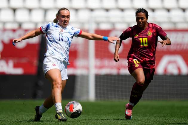 Germany v Norway - Women s Under23 Tournament Final Julie Jorde Aune of Norway and Brondby and Gia Corley of Germany and San Diego Wave FC compete for the ball during the Women s Under23 Tournament Final between Germany Women s U23 and Norway Women s U23 at Estadio Enrique Roca on April 7, 2025 in Murcia, Spain. Murcia Spain  Copyright: xJosexBretonx originalFilename:bretonhernandez-germanyv250407_npJNF.jpg