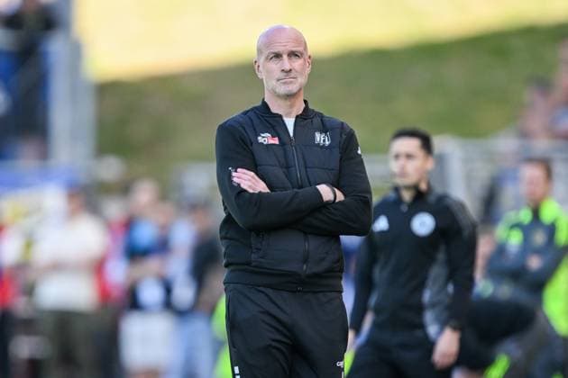 3 Liga FC Saarbrücken VfL Osnabrück on 05 04 2025 at Ludwigsparkstadion in Saarbrücken Coach Marco Antwerpen Osnabrueck dissatisfied, disappointed, disappointed, dejected MT