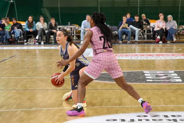 Leoni Kreyenfeld Alba Berlin Women, 07 with the ball, Alba Women vs Saarlouis Royals , 1 Bundesliga, DBBL Playoffs, Semifinal 2 Game, 07 04 2025 Berlin Berlin Germany Copyright: xFootbowl ThomasxSobotzkix