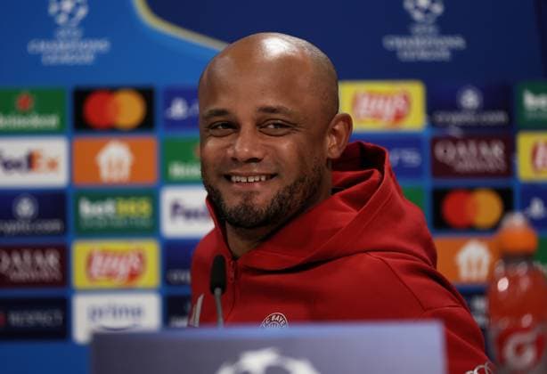 Football, Men, Champions League, Season 2024 2025, FC Bayern Munich, International Press Conference Vincent Kompany, Coach FC Bayern Munich at the press conference, head, portrait, smile, grin