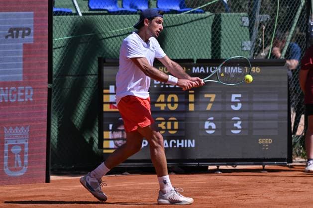 April 7, 2025, Madrid, Madrid, Spain: PEDRO CACHIN (ARG) playing the tennis match of the ATP, Tennis Herren Challenger 100 Open Comunidad de Madrid, at the Club de Campo Villa de Madrid on April 7, 2025. Madrid Spain - ZUMAc312 20250407_zsp_c312_048 Copyright: xOscarxManuelxSanchezx